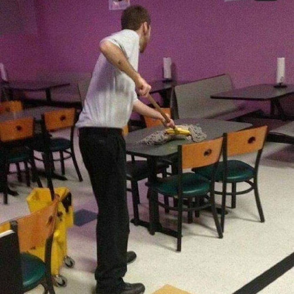 kelakuan Kocak saat bersih – bersih ini bikin tepuk jidat